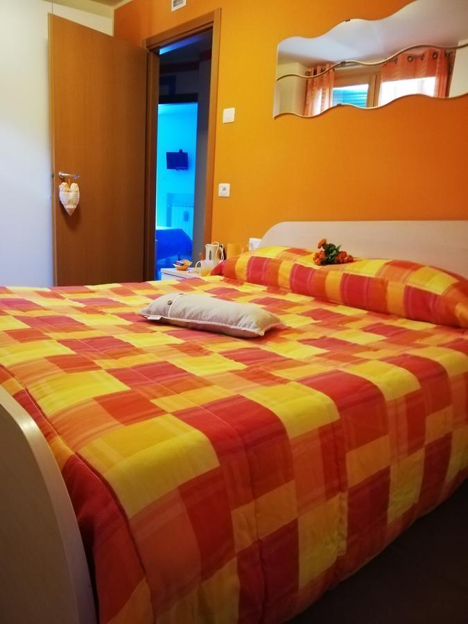 B&B Notte E Di Monasterolo del Castello エクステリア 写真